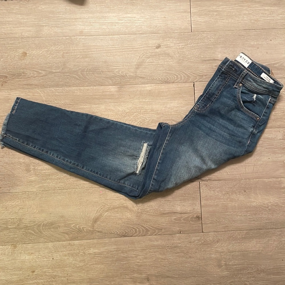 Dillards Tapered Boyfriend FRAYED JEANS, Size (25)